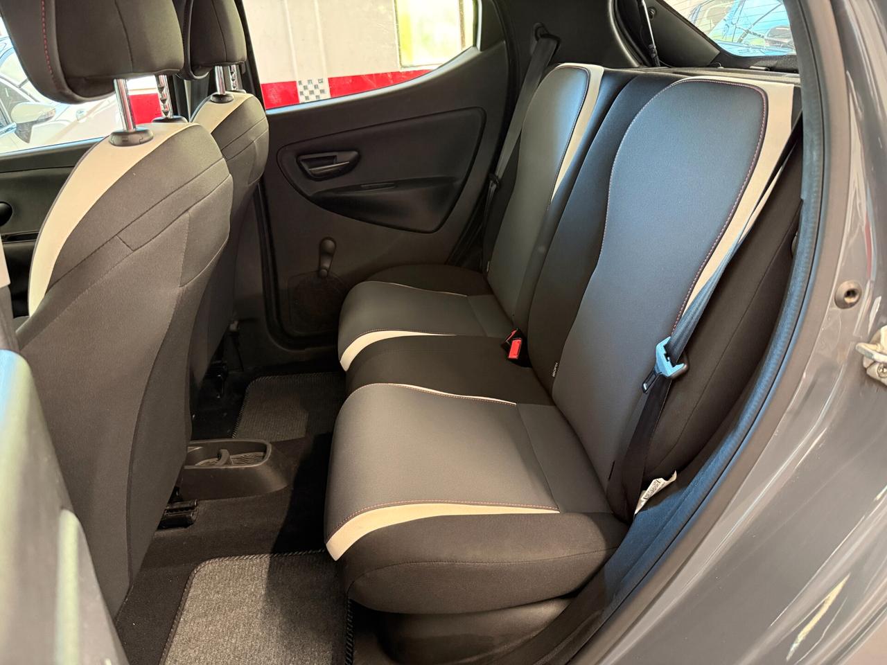 Lancia Ypsilon 1.2 69 CV 5 porte Elefantino