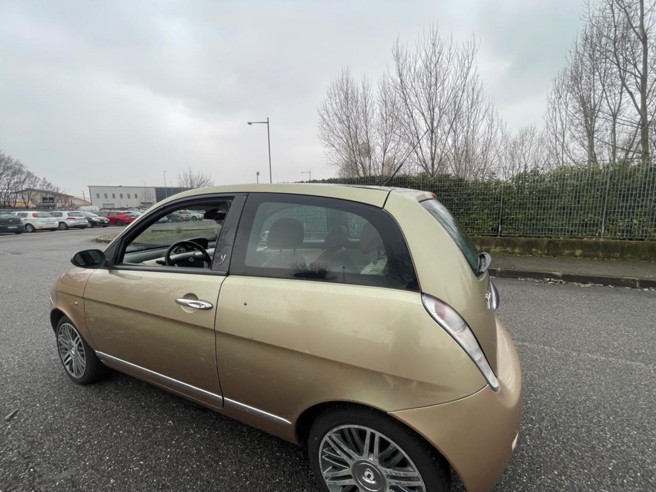 Lancia Ypsilon 1.3 MJT 90 CV Blue&Me