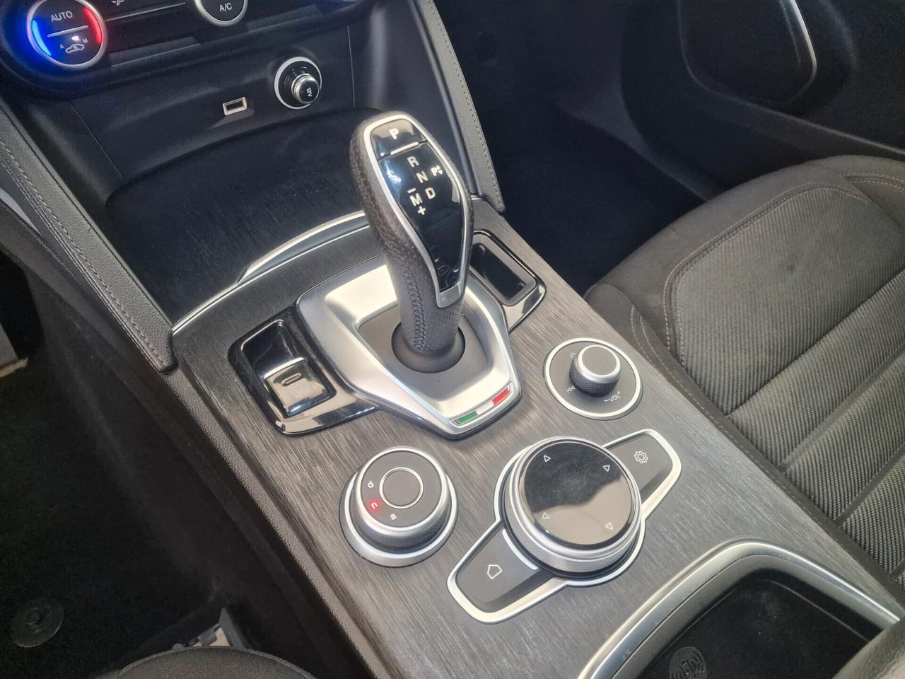 Alfa Romeo Stelvio 2021