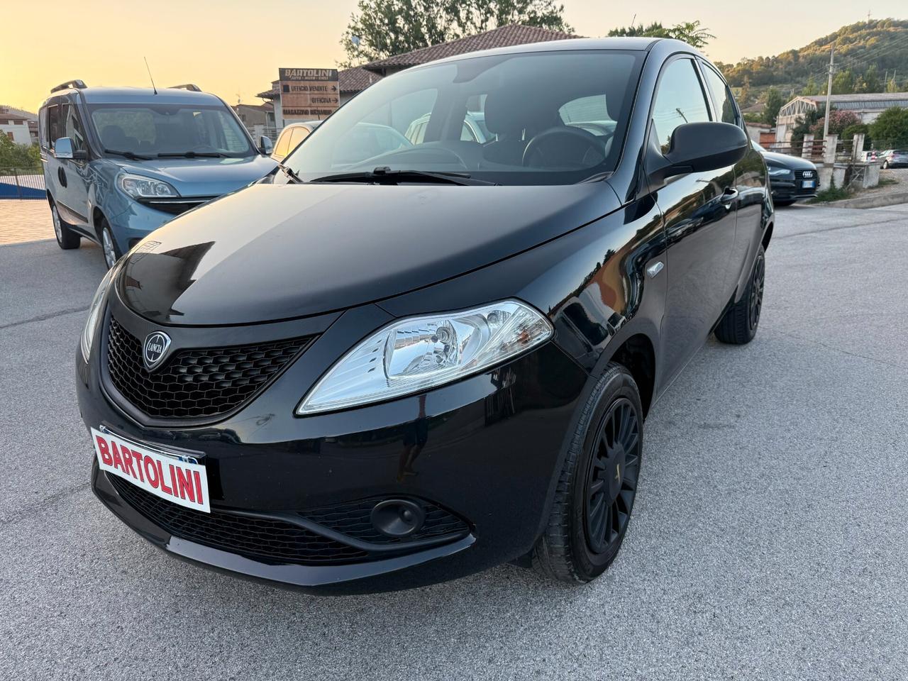 Lancia Ypsilon 0.9 TwinAir 5 porte Metano Ecochic Elefantino Blu