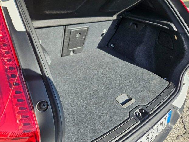 VOLVO XC40 2.0 D3 Momentum 150cv