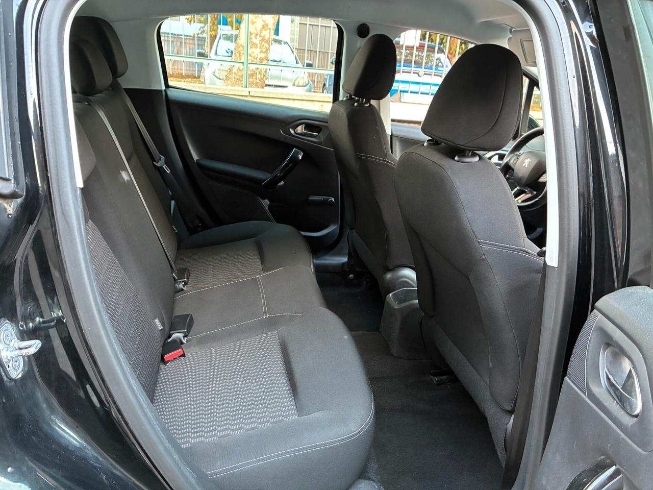PEUGEOT 208 SOLO 29.813KM