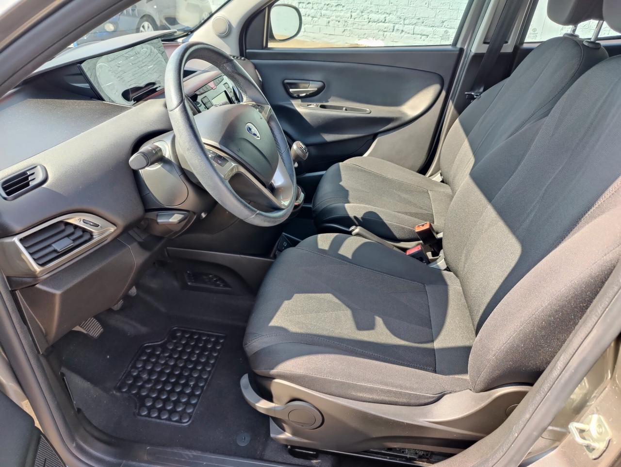 Lancia Ypsilon 1.0 FireFly 5 porte S&S Hybrid Ecochic Gold