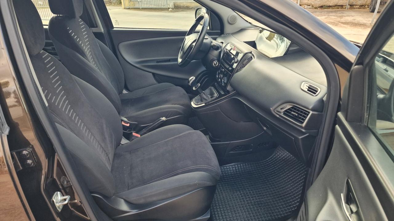 Lancia Ypsilon 1.2 69 CV 5 porte S&S Gold
