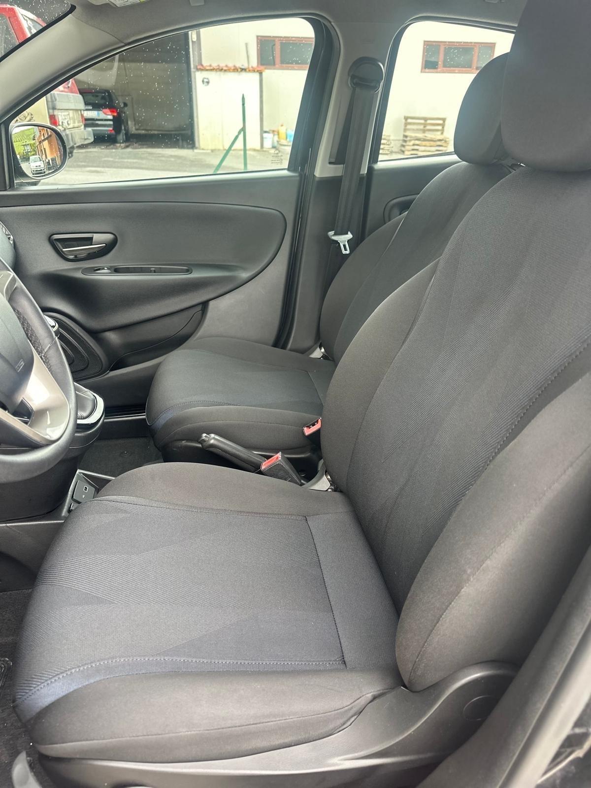 Lancia Ypsilon 1.2 69 CV 5 porte S&S Platinum