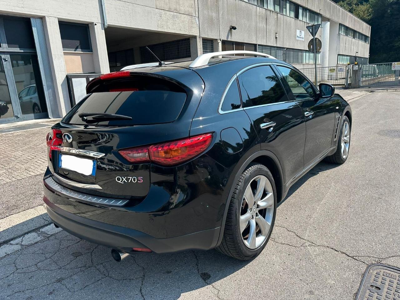 Infiniti QX70 3.0 diesel V6 AT GT Premium