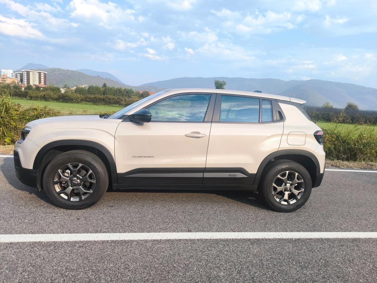 JEEP AVENGER 1,2 BENZINA 100 CV- 2023- OK NEOPATENTATI