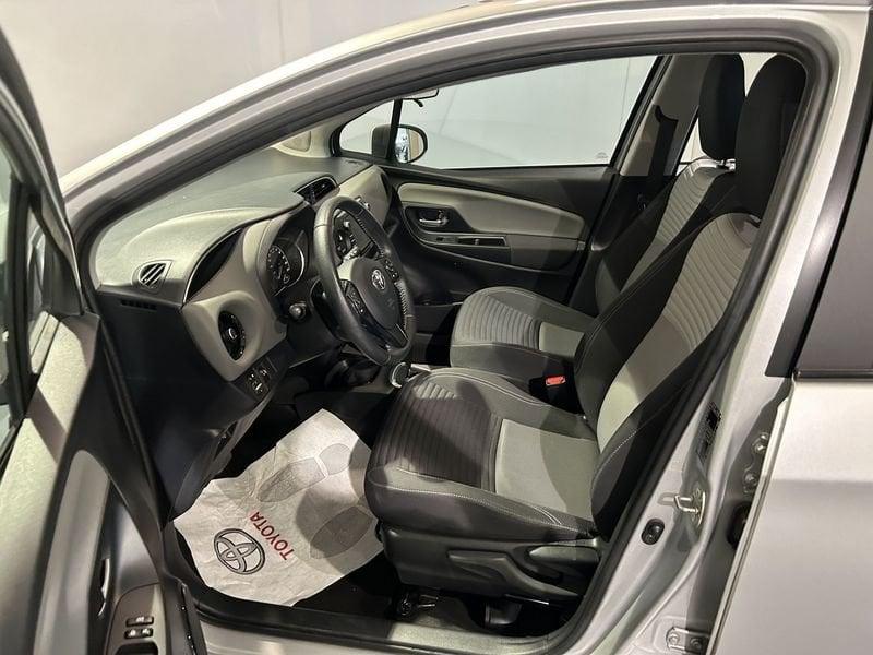 Toyota Yaris 1.5 Hybrid 5 porte Active X NEOPATENTATI + NAVIGATORE + CERCHI IN LEGA