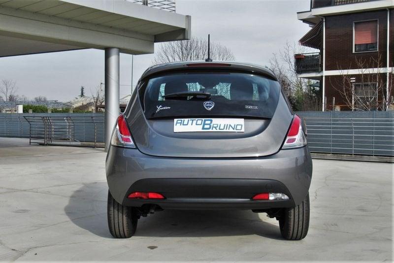 Lancia Ypsilon 1.0 FireFly 70cv S&S Hybrid SILVER solo 37.000 km !