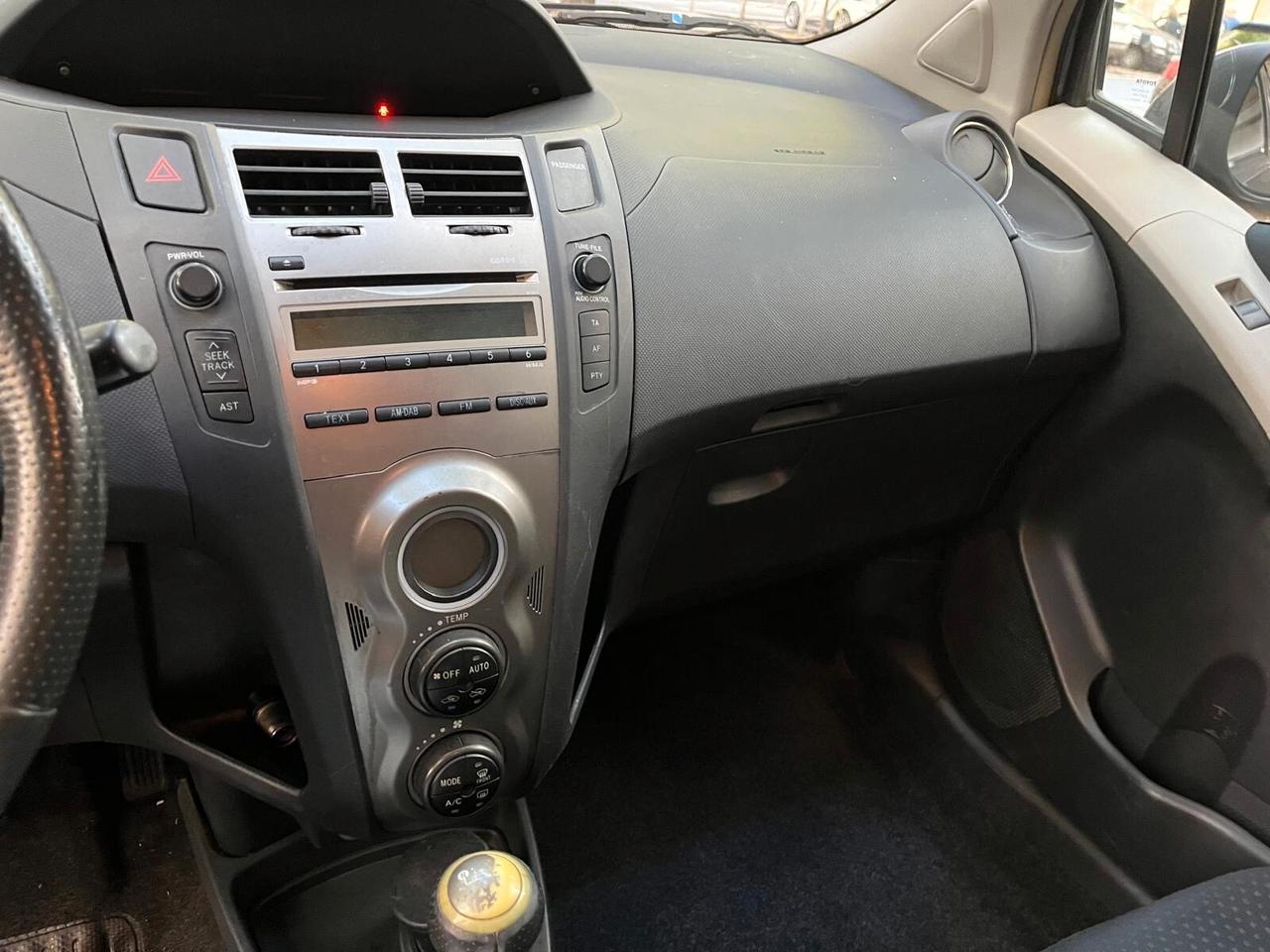 Toyota Yaris 1.0 5 porte Sol