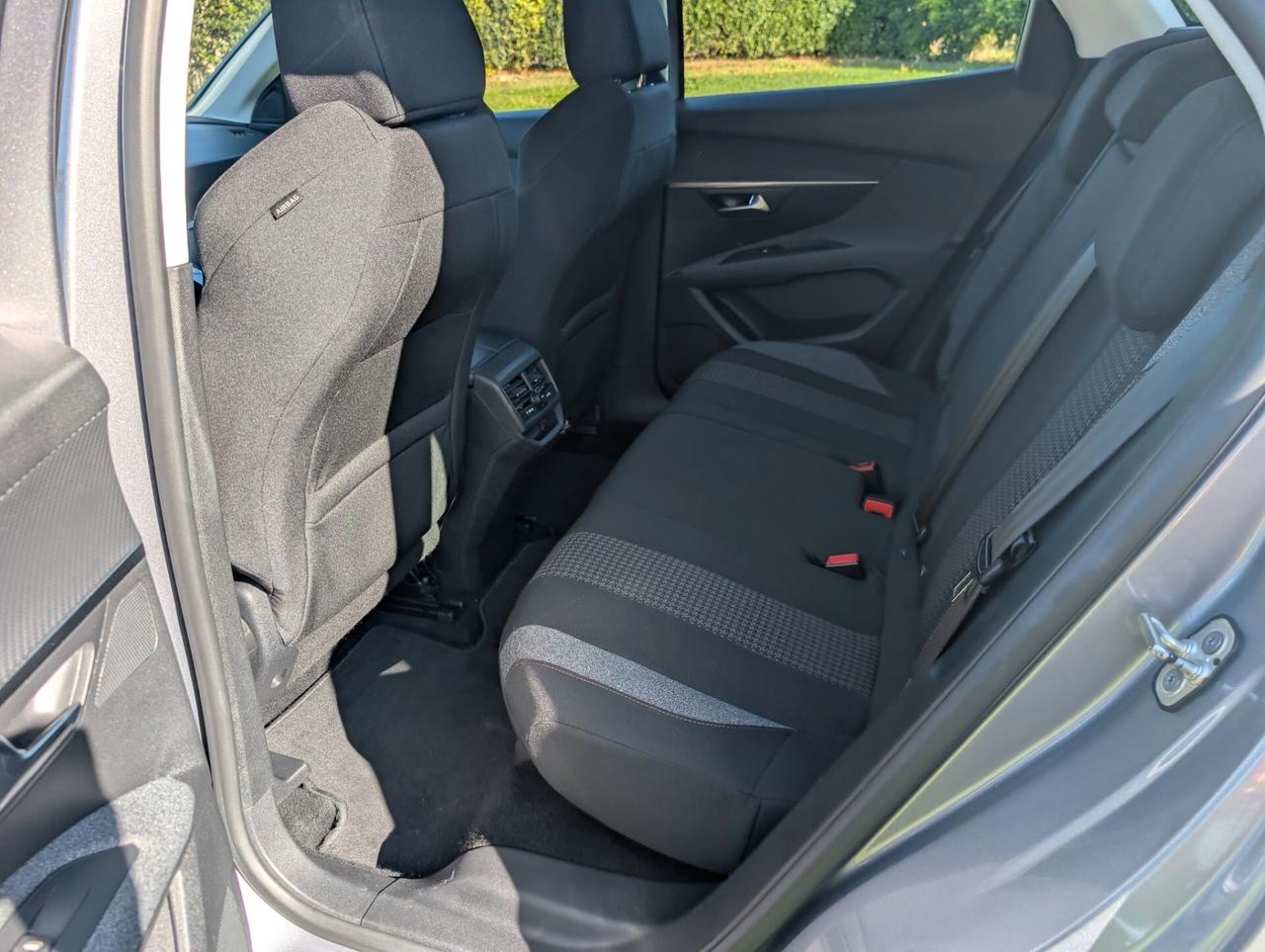 Peugeot 3008 BlueHDi 130 S&S EAT8 Allure