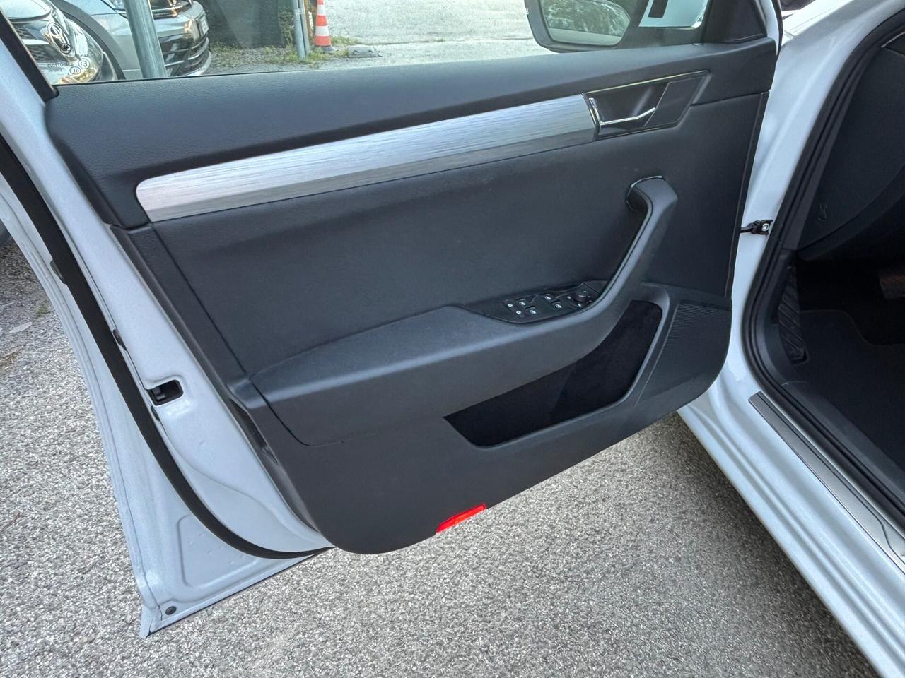Skoda Superb 2.0 TDI 150CV DSG Wagon Executive