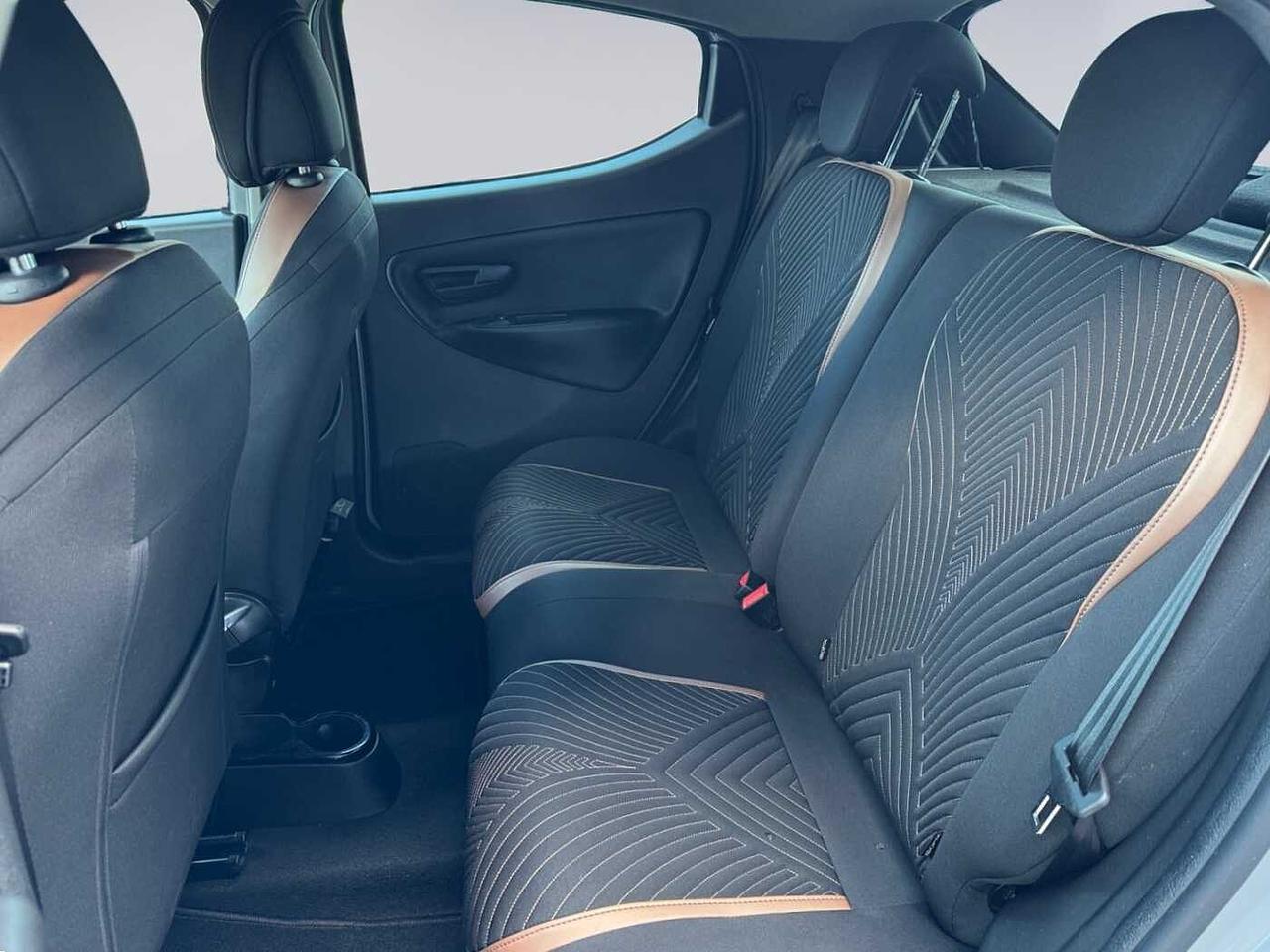 Lancia Ypsilon 1.0 FireFly Hybrid Alberta Ferretti