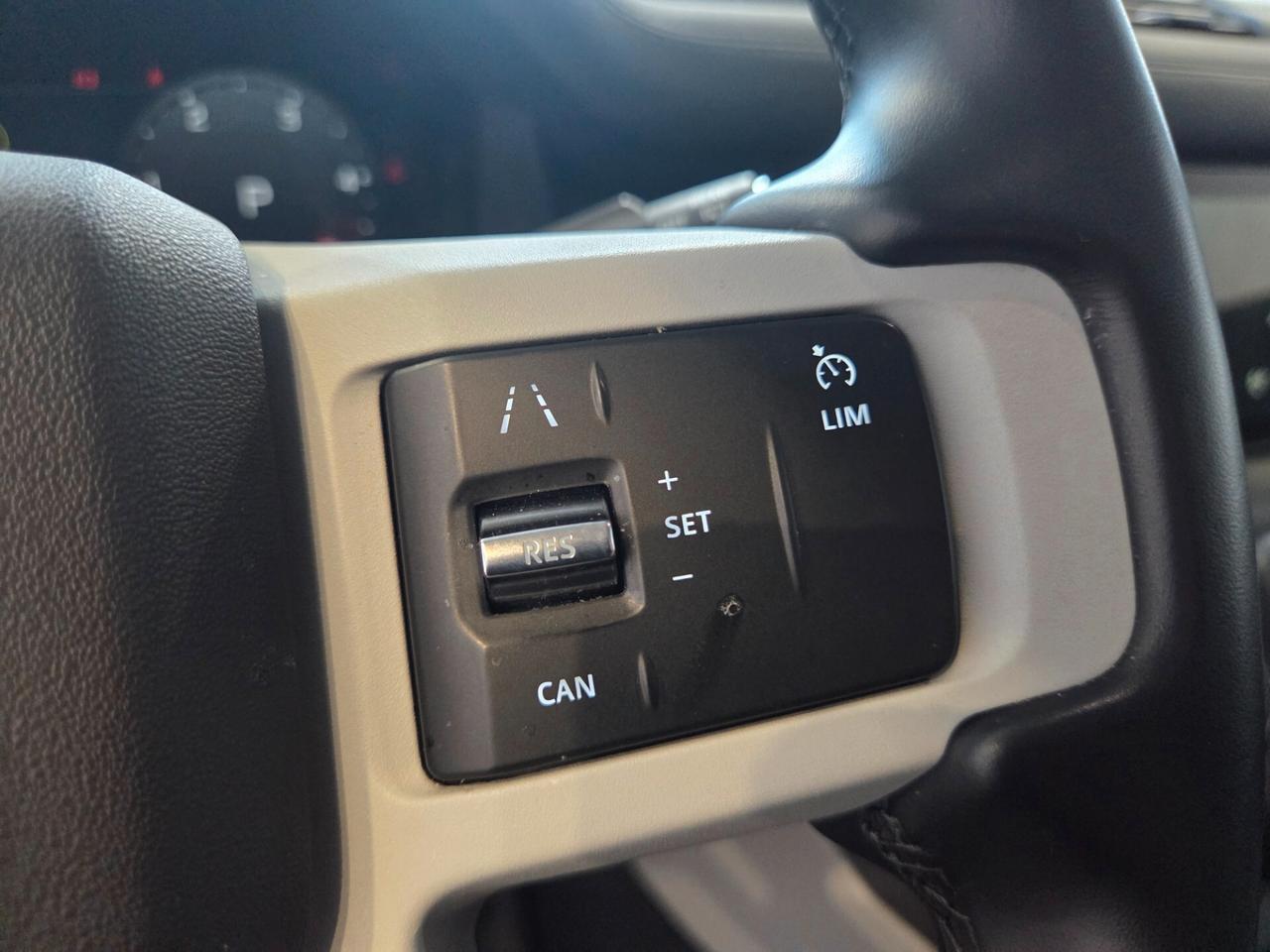 Land Rover Defender 90 3.0D I6 AWD Auto X-Dynamic SE