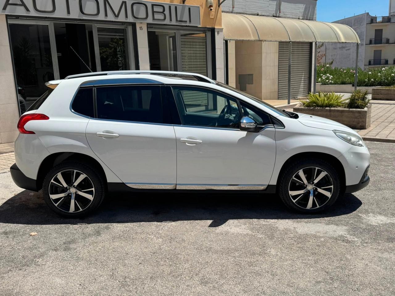 PEUGEOT 2008 1.6 HDI ALLURE TETTO+NAVI+CERCHI