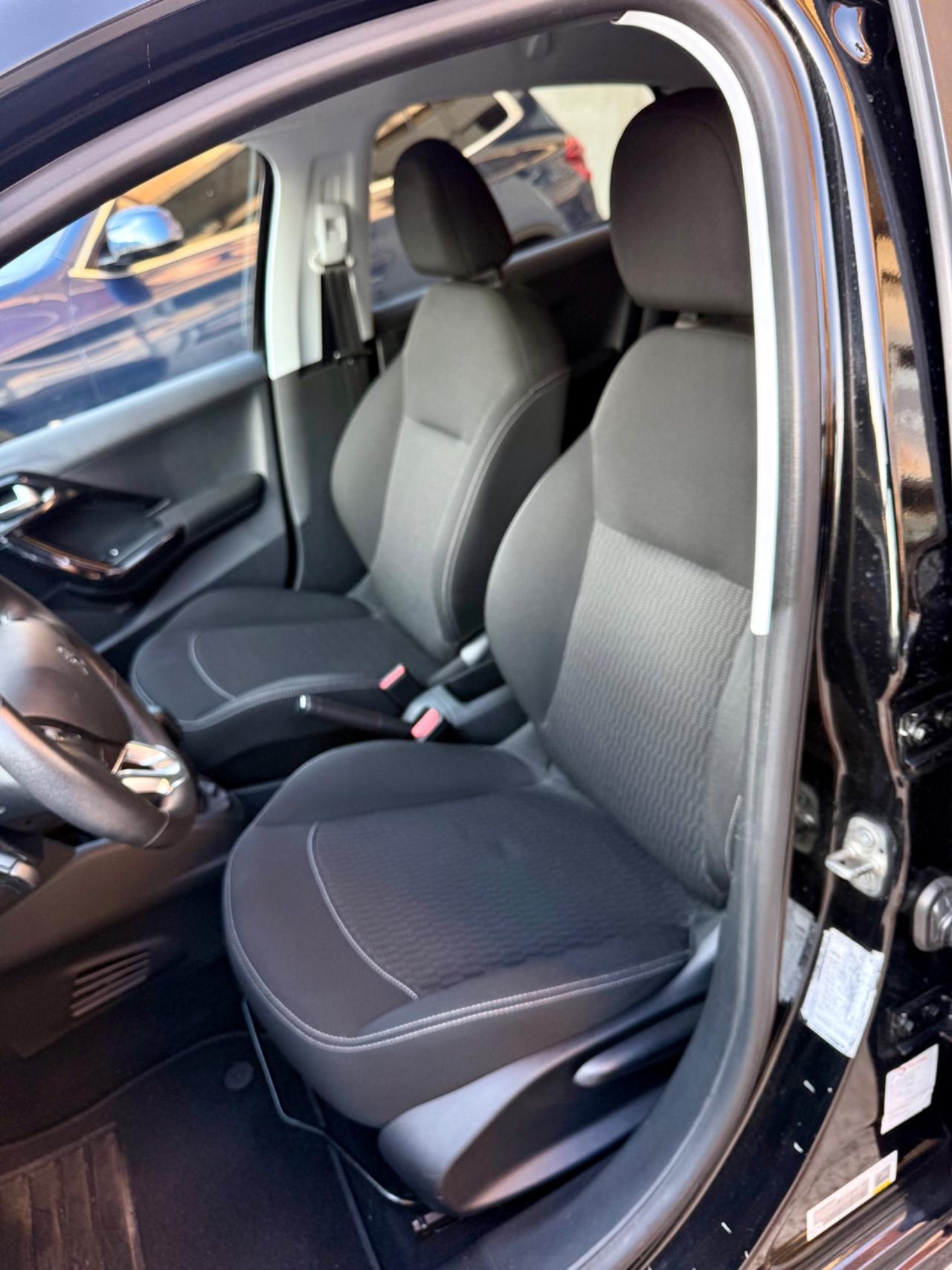 Peugeot 208 PureTech 82 5 porte Allure