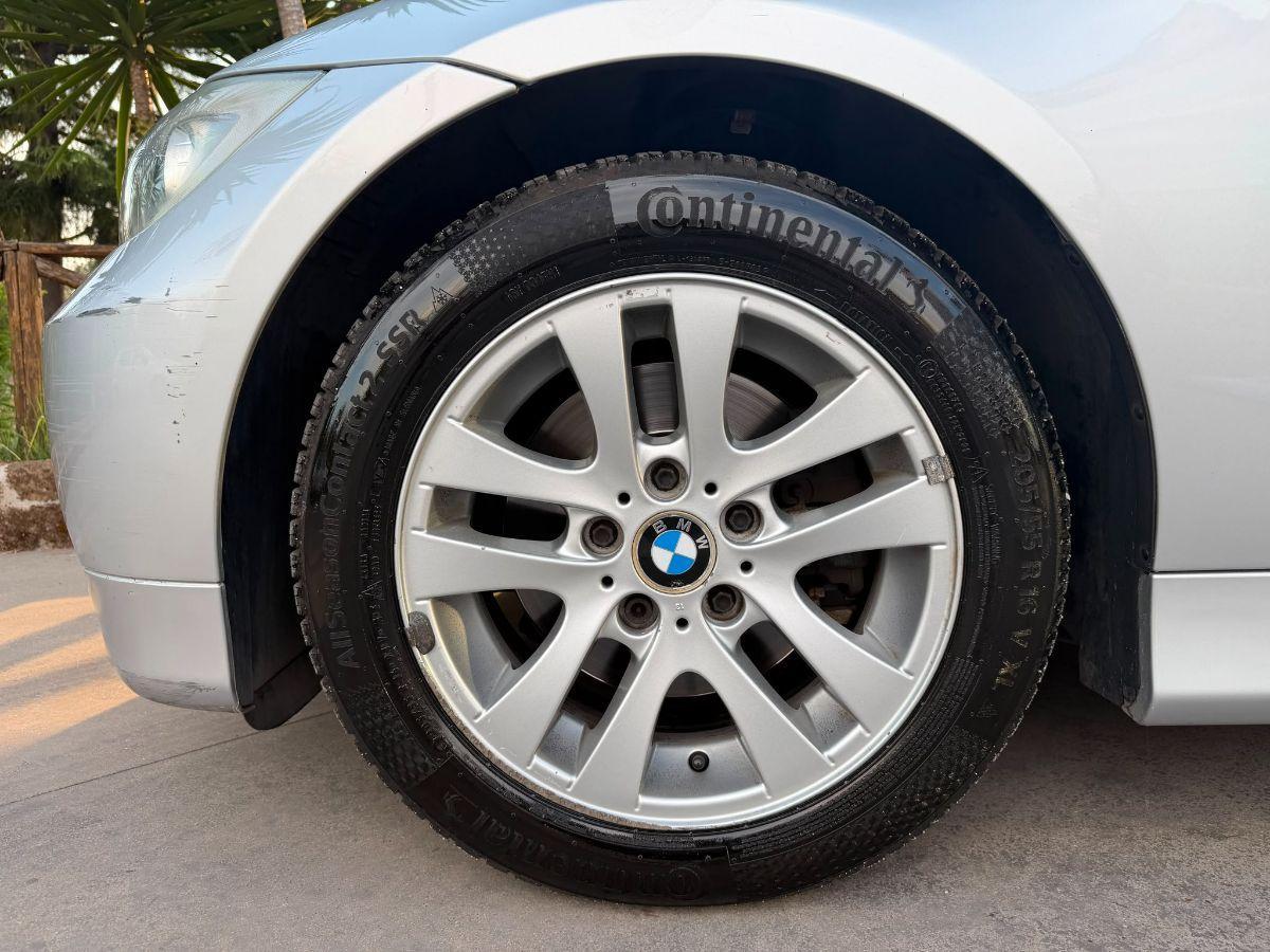 BMW - Serie 3 Touring - 320d Futura