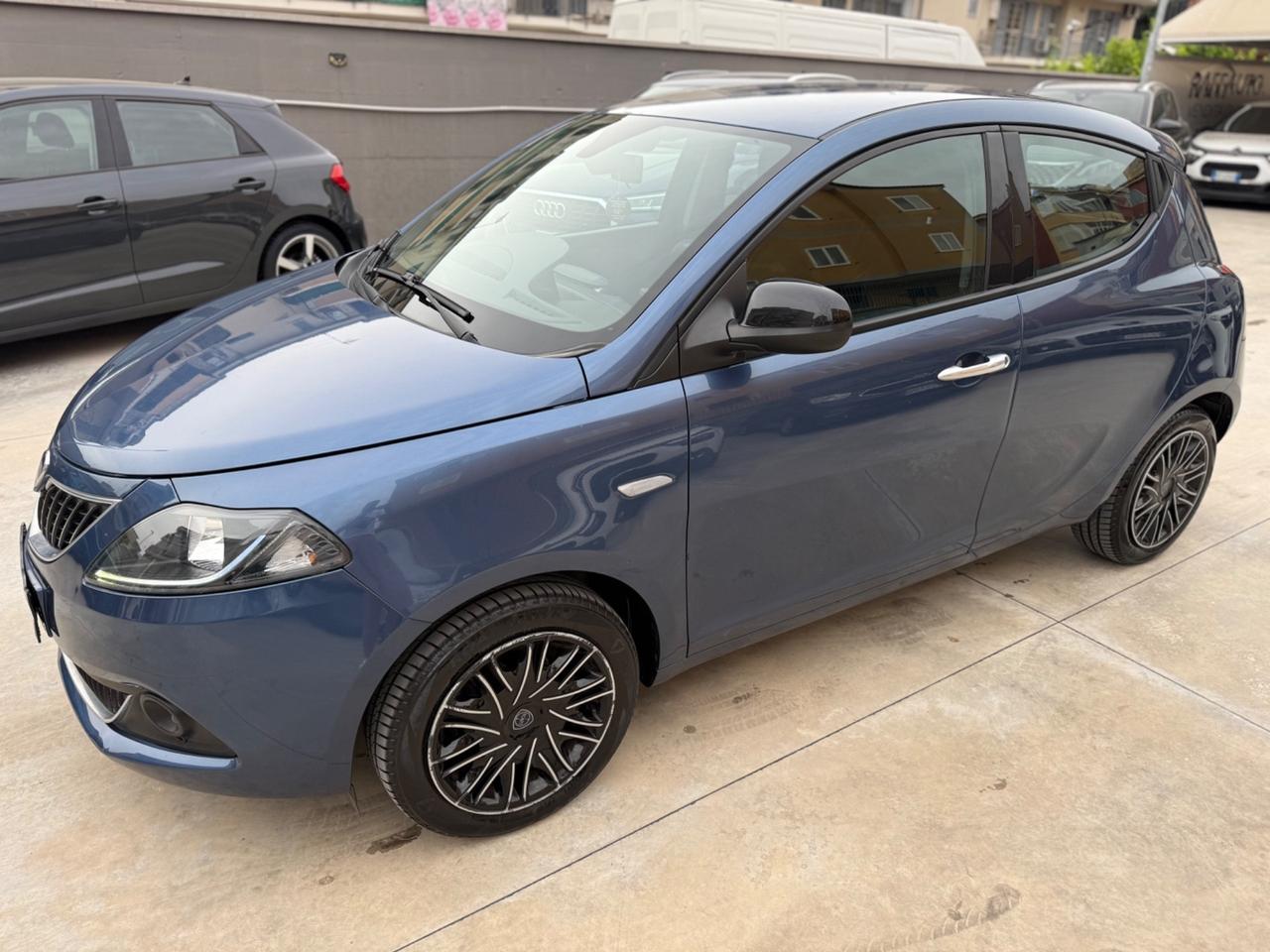 Lancia Ypsilon 1.0 FireFly 5 porte S&S Hybrid Alberta Ferretti