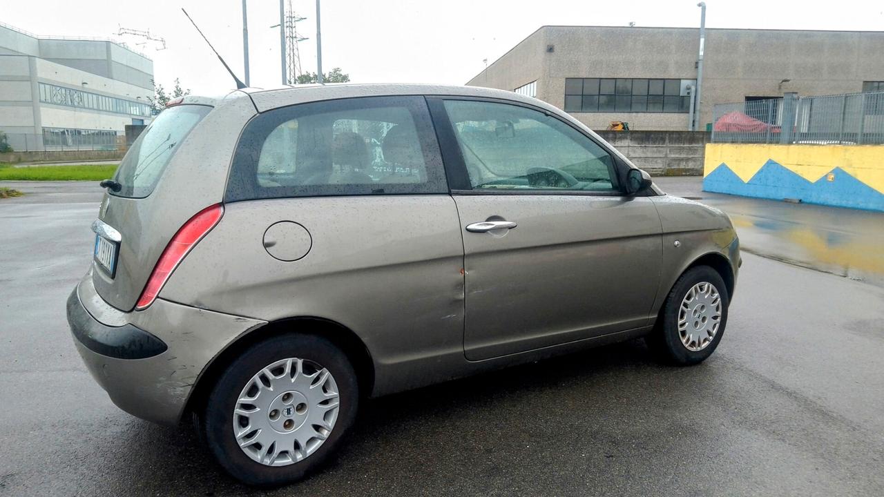 Lancia Ypsilon 1.2 BZ neopatentati 2005