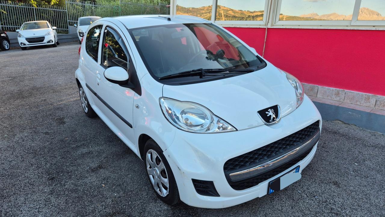Peugeot 107 1.0 68CV 5p. Sweet Years 2Tronic