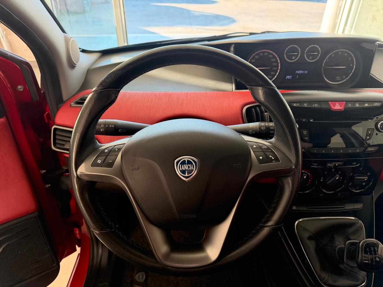 Lancia Ypsilon 1.2 69 CV 5 porte S&S Black&Red