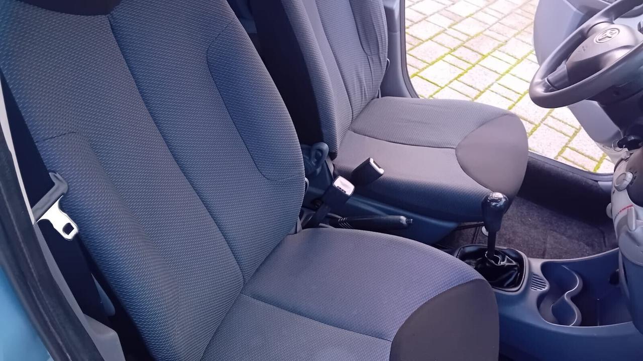 Toyota Aygo 1.0 12V VVT-i 5 porte Sol