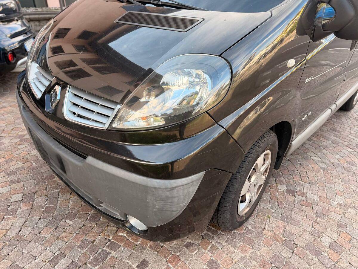 Renault TRAFIC PASSENGER 2.0 D 9 POSTI