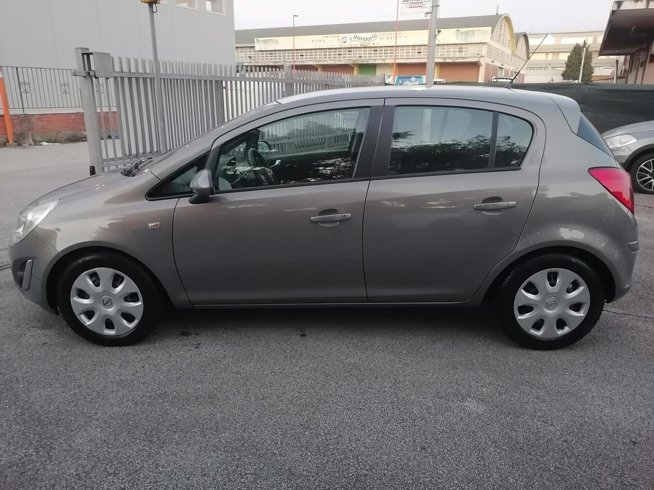 OPEL CORSA 1.2 5 Porte Club 63KW 2011