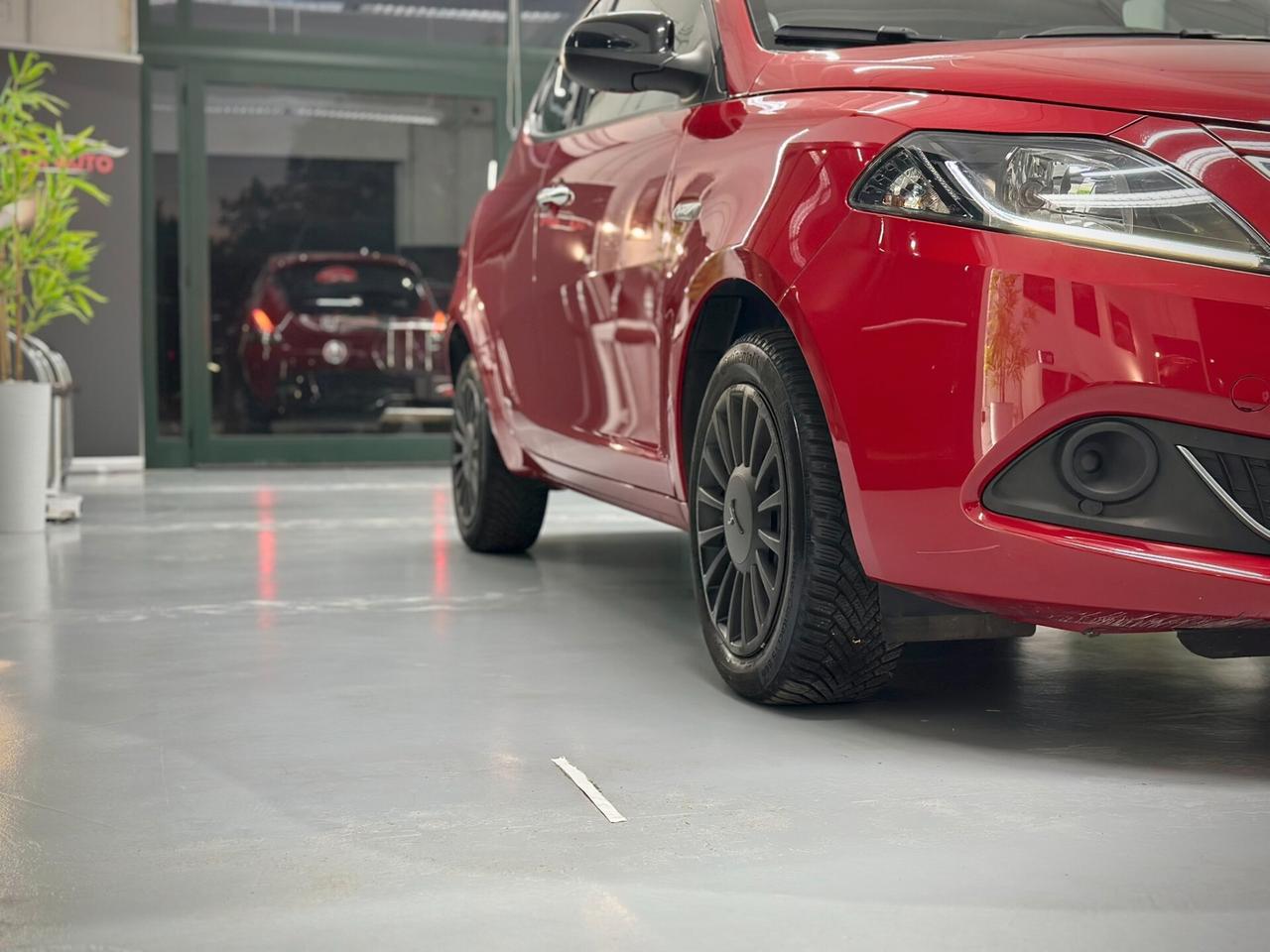Ypsilon 1.0 FireFly Hybrid Ecochic Aziendale