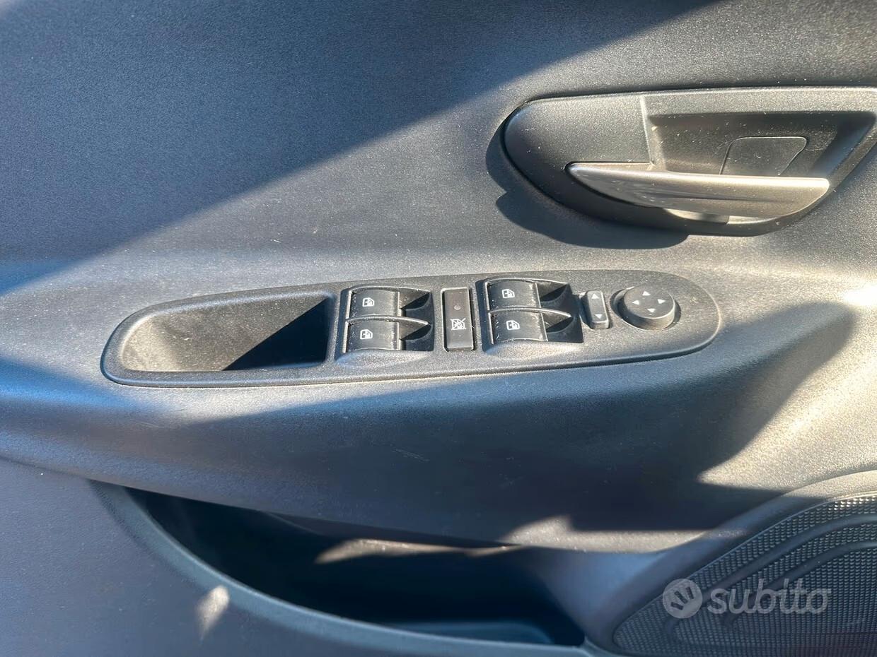 Lancia Ypsilon 1.2 69 CV 5 porte Platinum