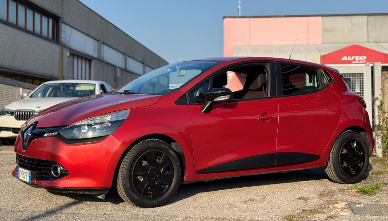 Renault Clio 1.2 16V 5 porte Live! 141.000Km NEOPATENTATI