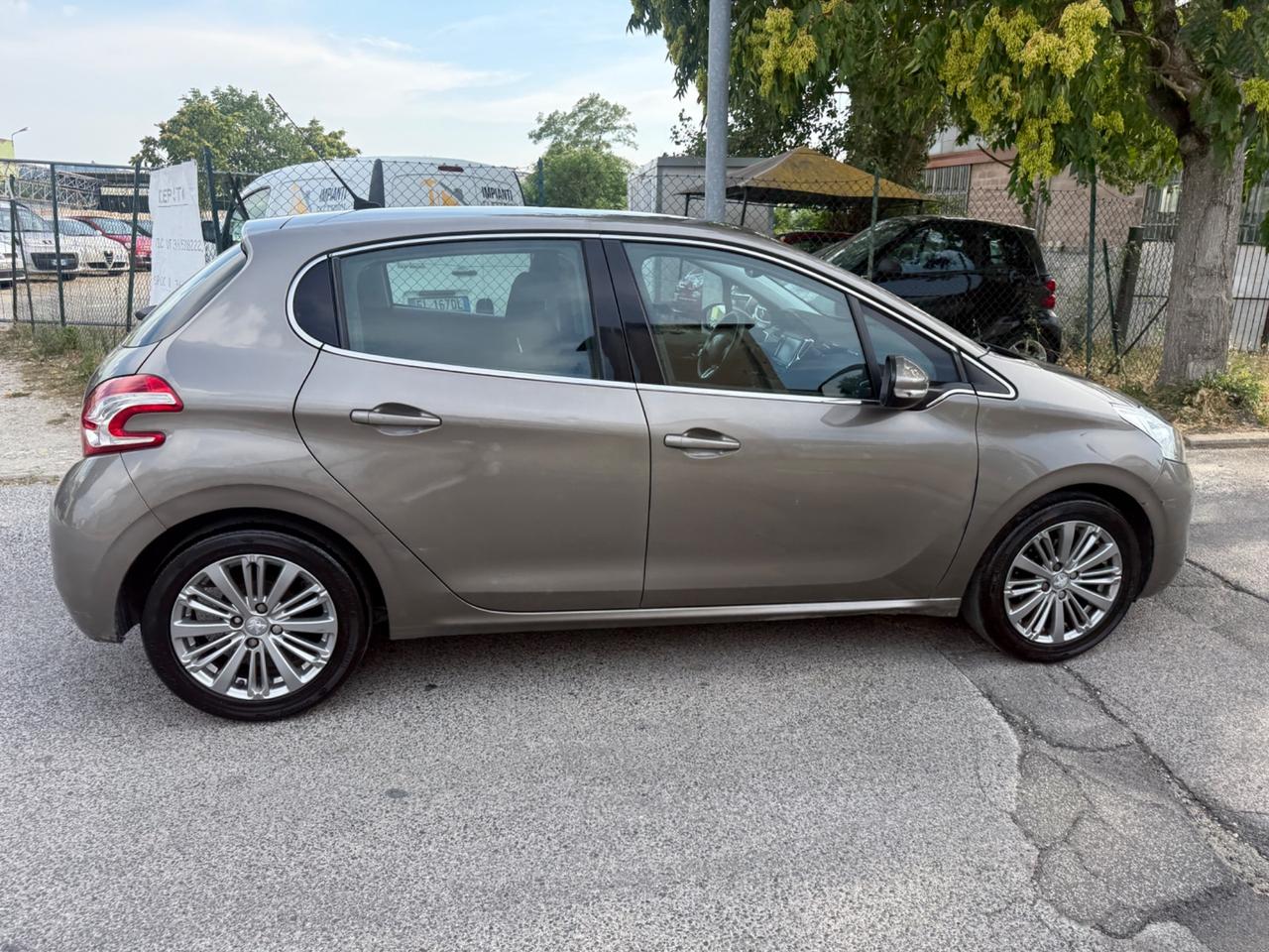 Peugeot 208 1.2 VTi 82 CV 5 porte Allure