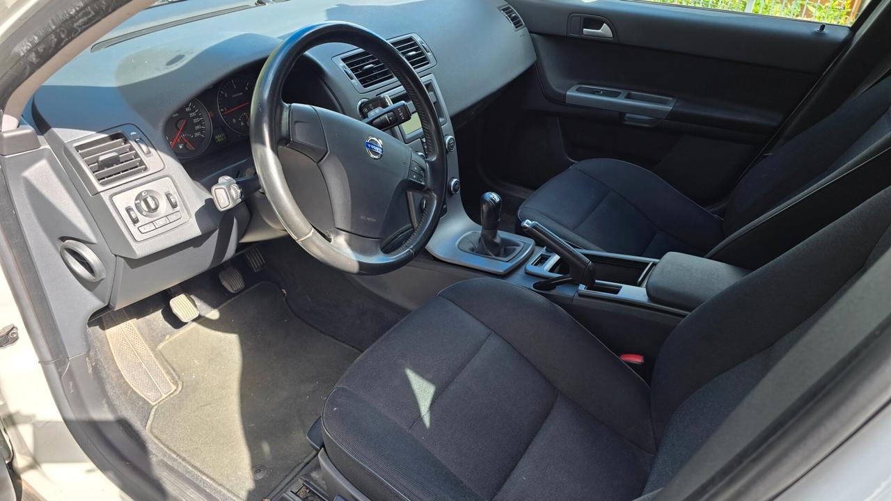 Volvo V50 D3 R-design