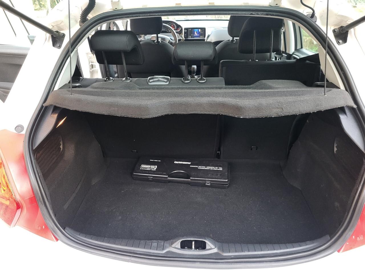 PEUGEOT 208 1,4 HDI-UNICA PROPRIETAR-4 REVISIONI