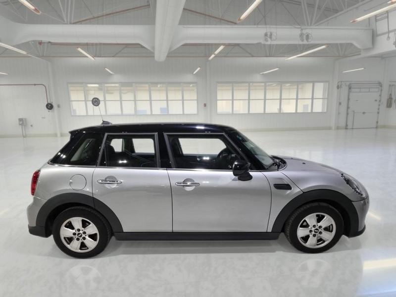 MINI COOPER ESSENTIAL AUTO 5 PORTE BERLINA