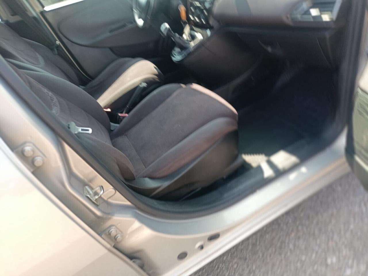 Lancia Ypsilon 1.3 MJT 75 CV Unyca