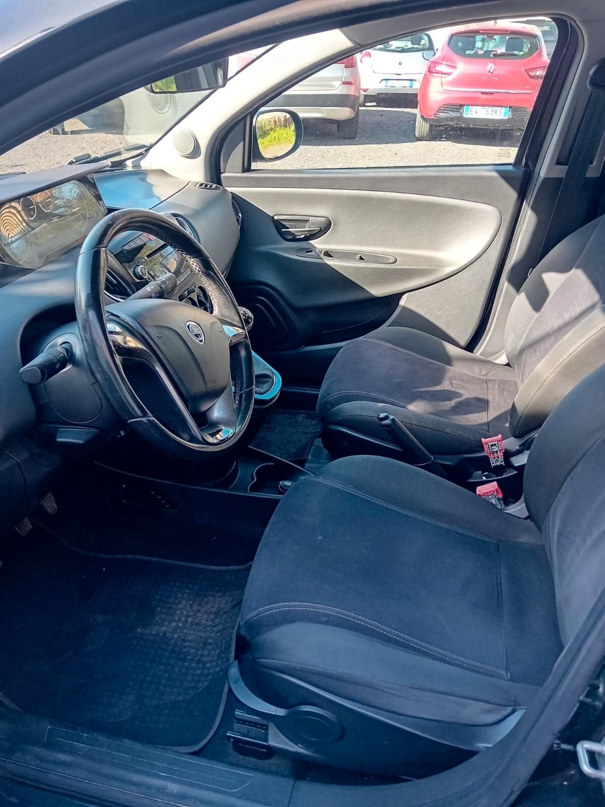 Lancia Ypsilon 1.3 MJT 16V 95 CV 5 porte S&S Silver