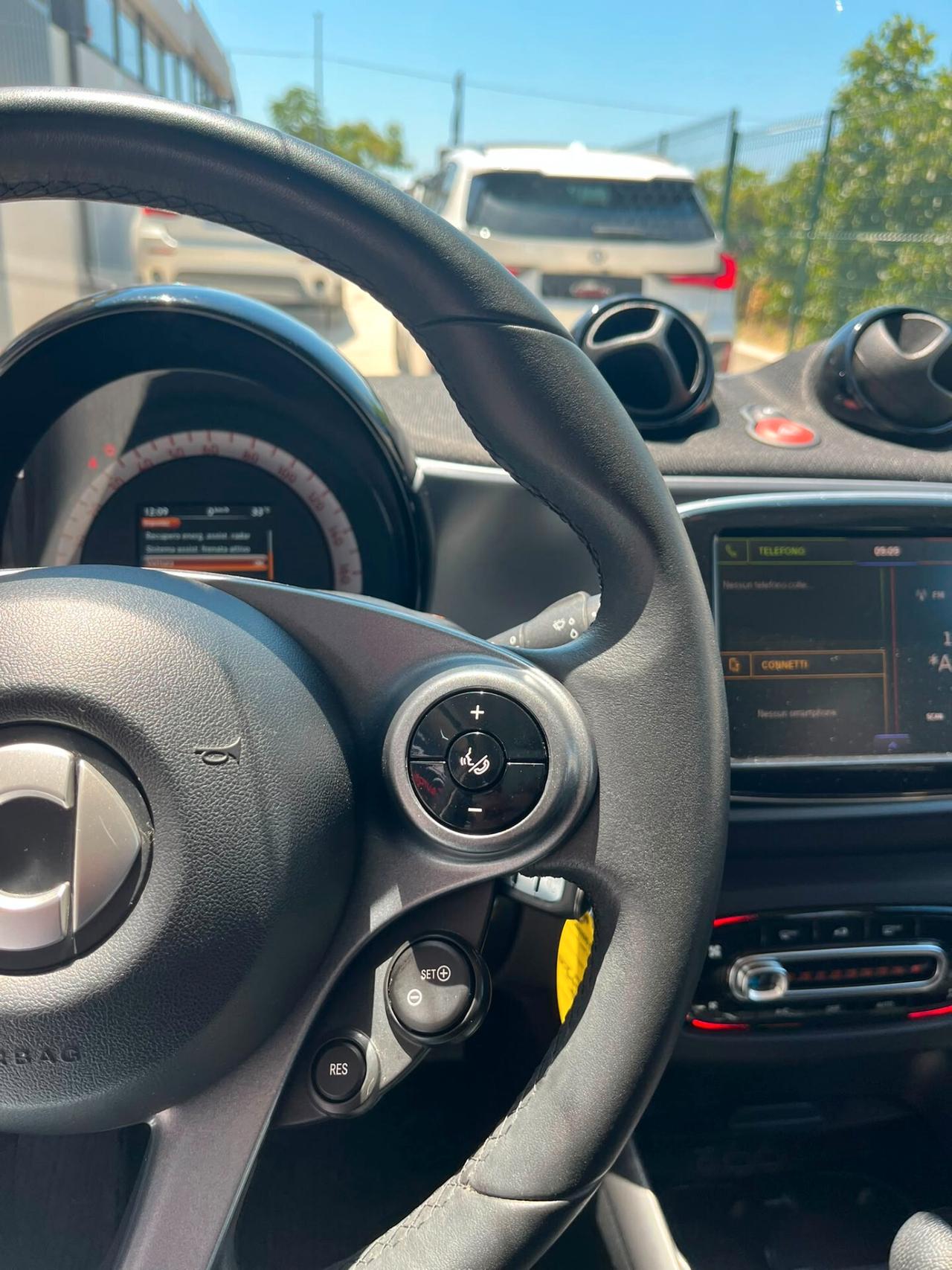 Smart ForFour EQ Pulse