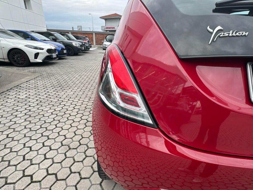 Lancia Ypsilon 5 Porte 1.0 FireFly Hybrid Silver