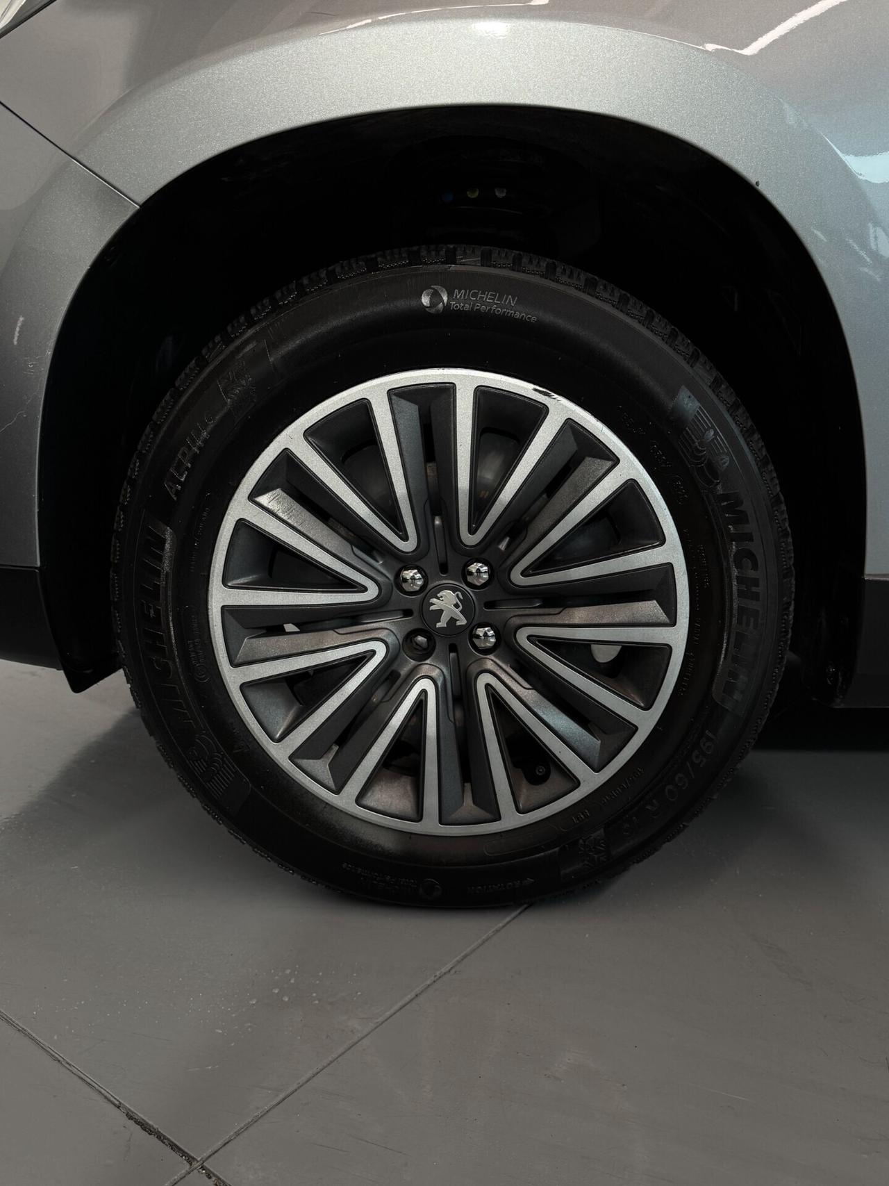 Peugeot 2008 Puretech 1.2cc 82cv Certificata Ok Neopatentati