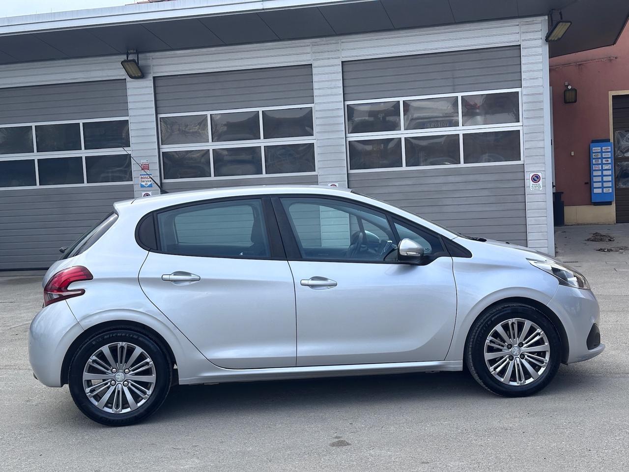 Peugeot 208 PureTech 82 5 porte Allure solo 103 mila km