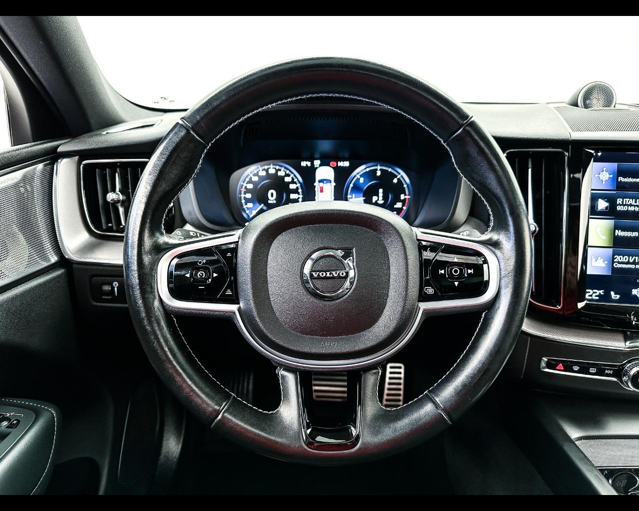 VOLVO XC60 (2017-->) - XC60 B5 (d) AWD Geartronic R-design