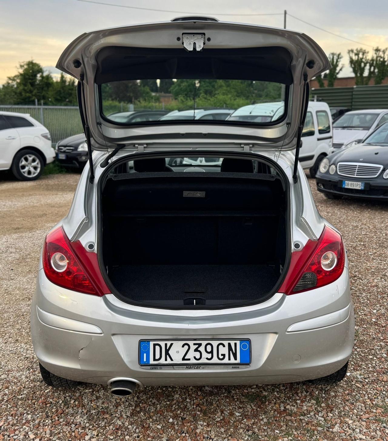 Opel Corsa 1.2 3 porte Sport Neopatentati