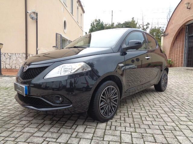 Lancia Ypsilon 1.0 FireFly 5 porte S&S Hybrid Ecochic Gold