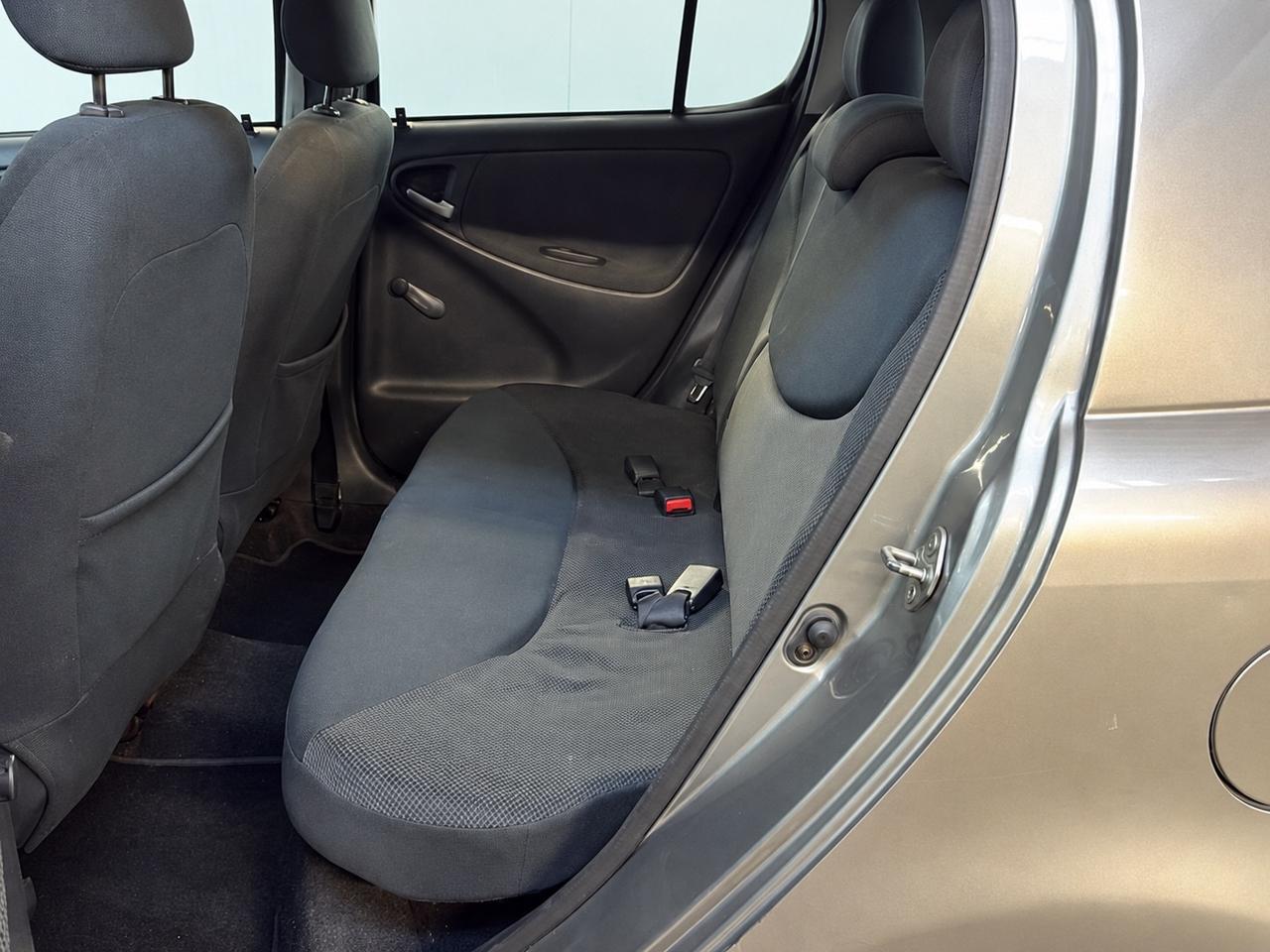Toyota Yaris 1.0i 16V cat 3 porte Sol