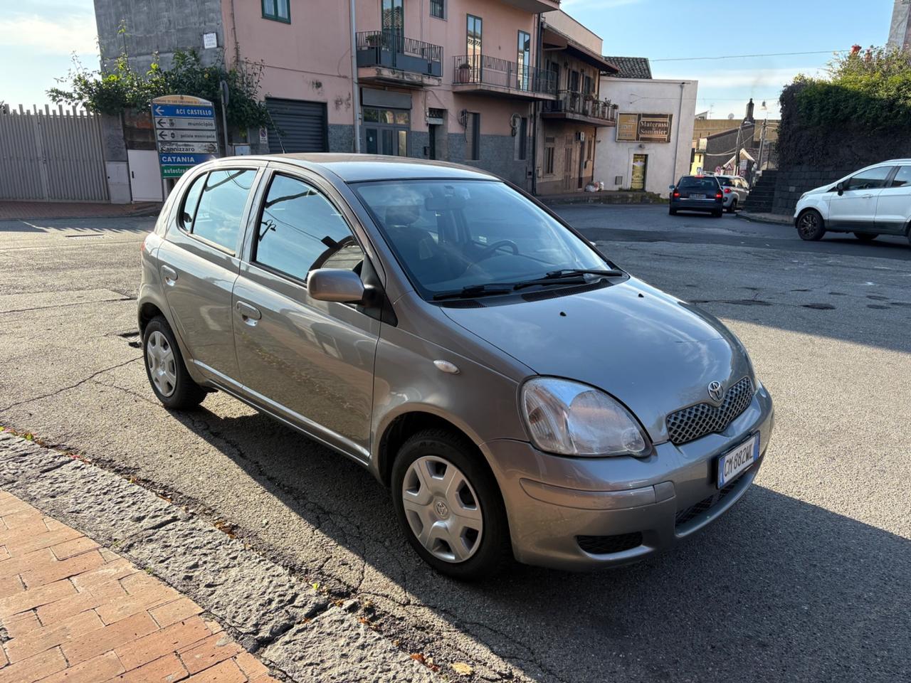 Toyota Yaris 1.0i 16V cat 5 porte Sol Blue