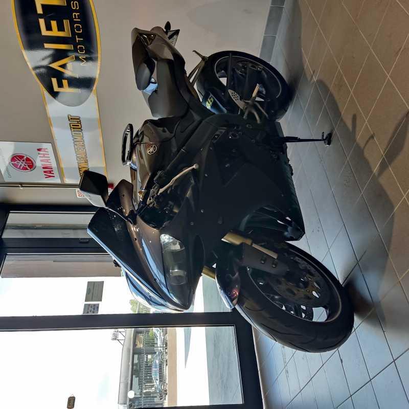 Yamaha YZF R1 - 2004