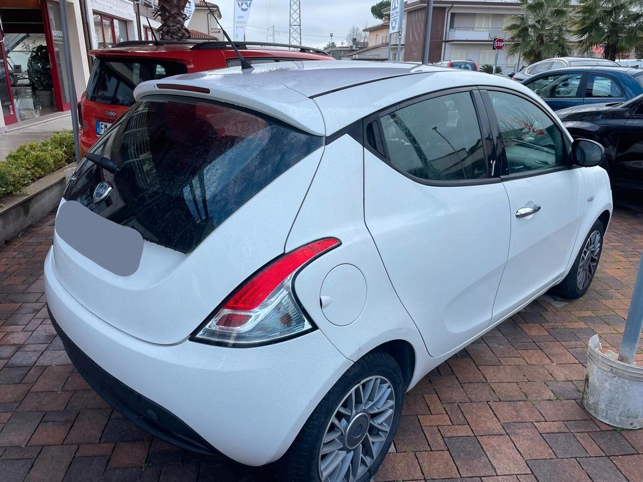 Lancia Ypsilon 1.2 69 CV 5 porte S&S Gold