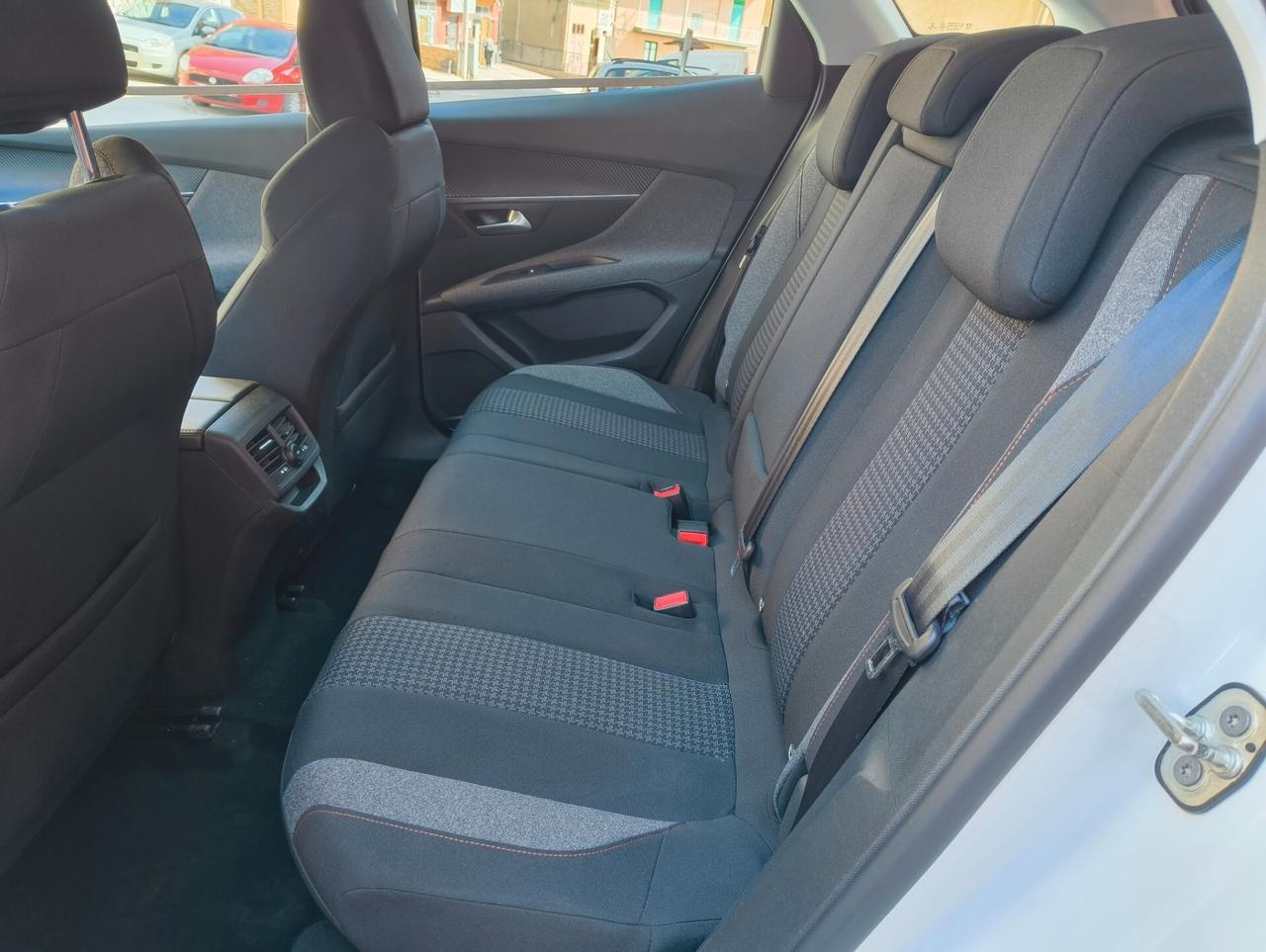 Peugeot 3008 BlueHDi 130 S&S Business
