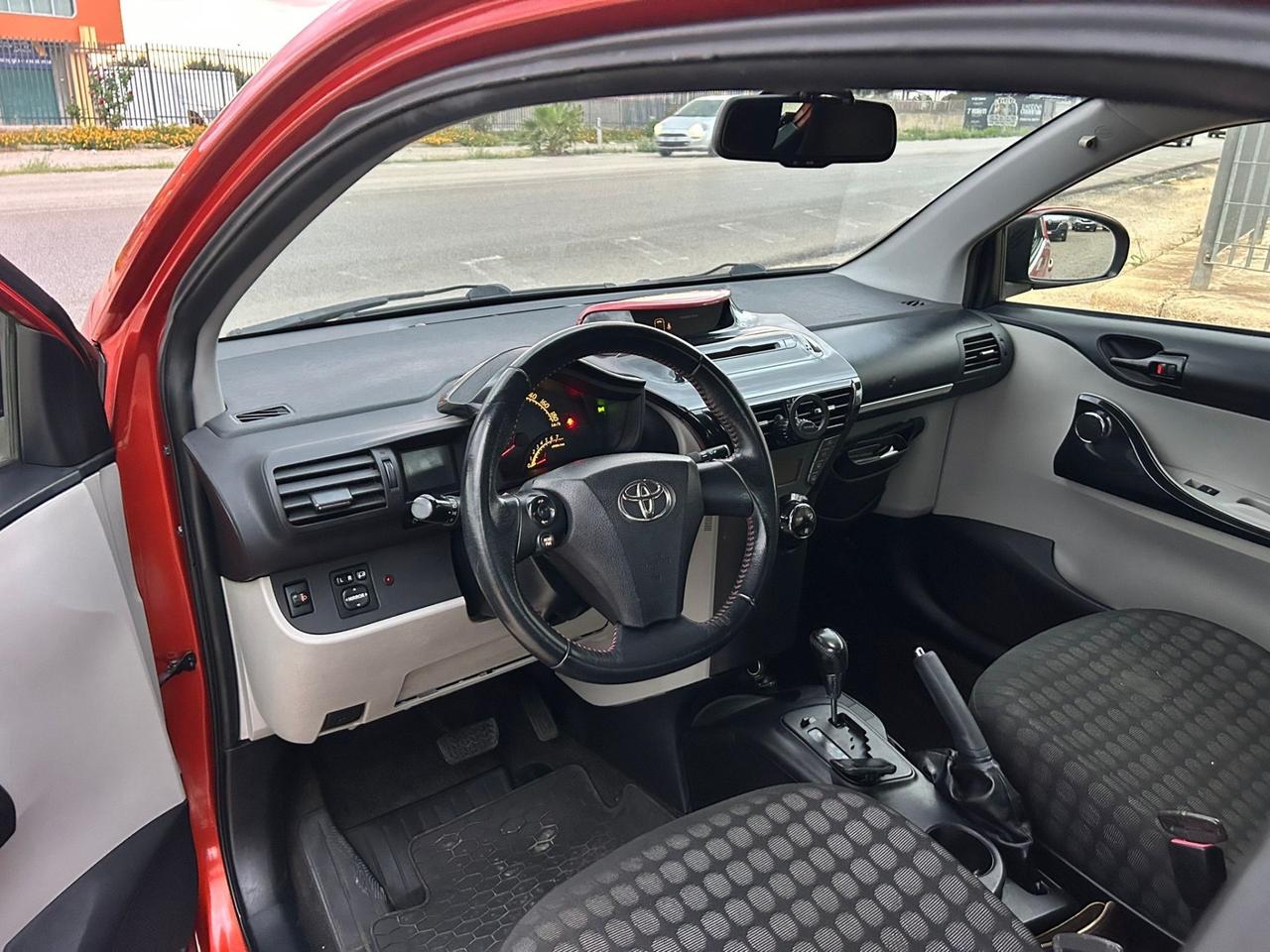 Toyota iQ 1.0 CVT Lounge AUTOMATICA